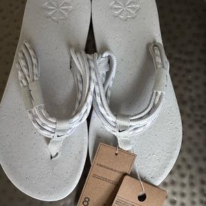 NEW Women NIKE sandals size 8